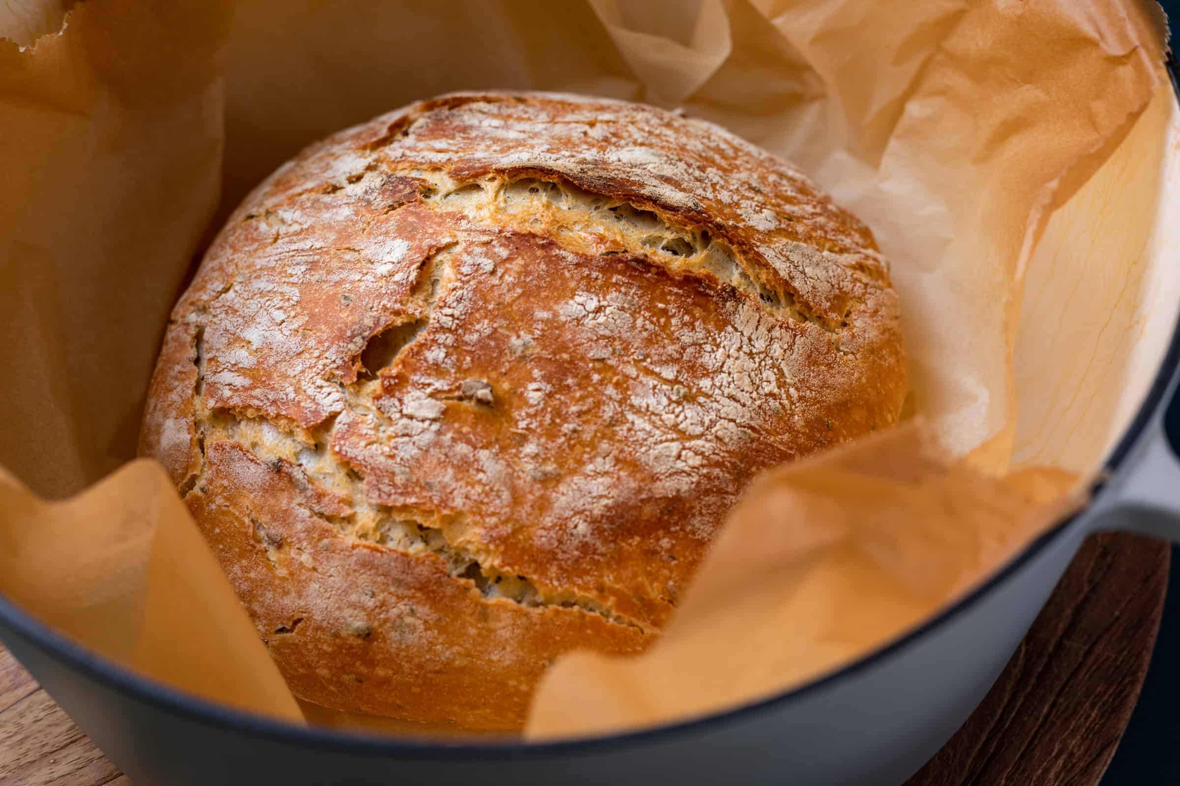 No knead bread met rozemarijn en knoflook